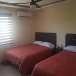 Departamento En Zona Dorada De Acapulco