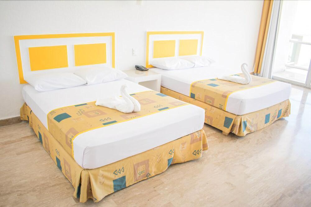 Romano Palace Acapulco