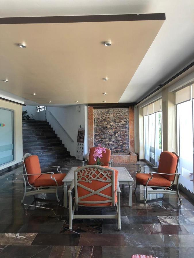 En Cabo Marques Diamante, Departamento Con Vistas Al Mar Y Atardeceres Espectaculares, Cerca Esta La Playa Al Nivel De La Caseta Del Condominio De Pto Marquez, Enfrente, Wifi, Restaurante, Albercas, 6 Personas Acapulco
