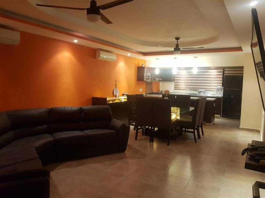 Departamento En Zona Dorada De Acapulco