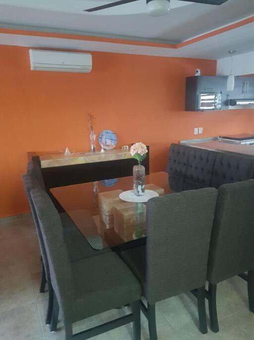 Departamento En Zona Dorada De Acapulco