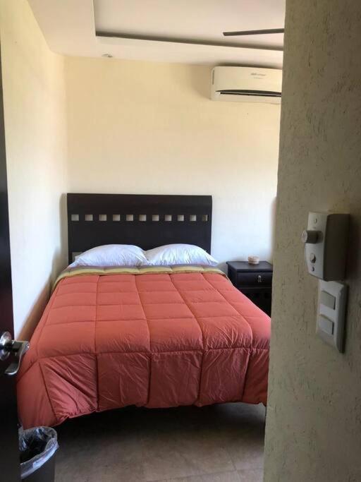 Departamento En Zona Dorada De *