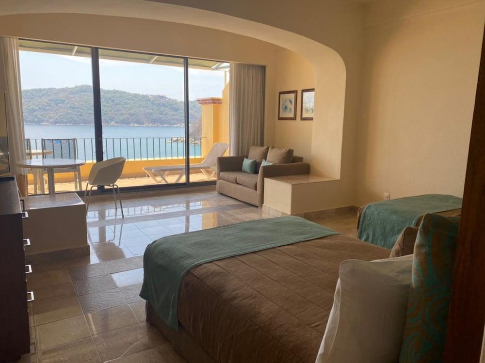 Camino Real Diamante Hotel