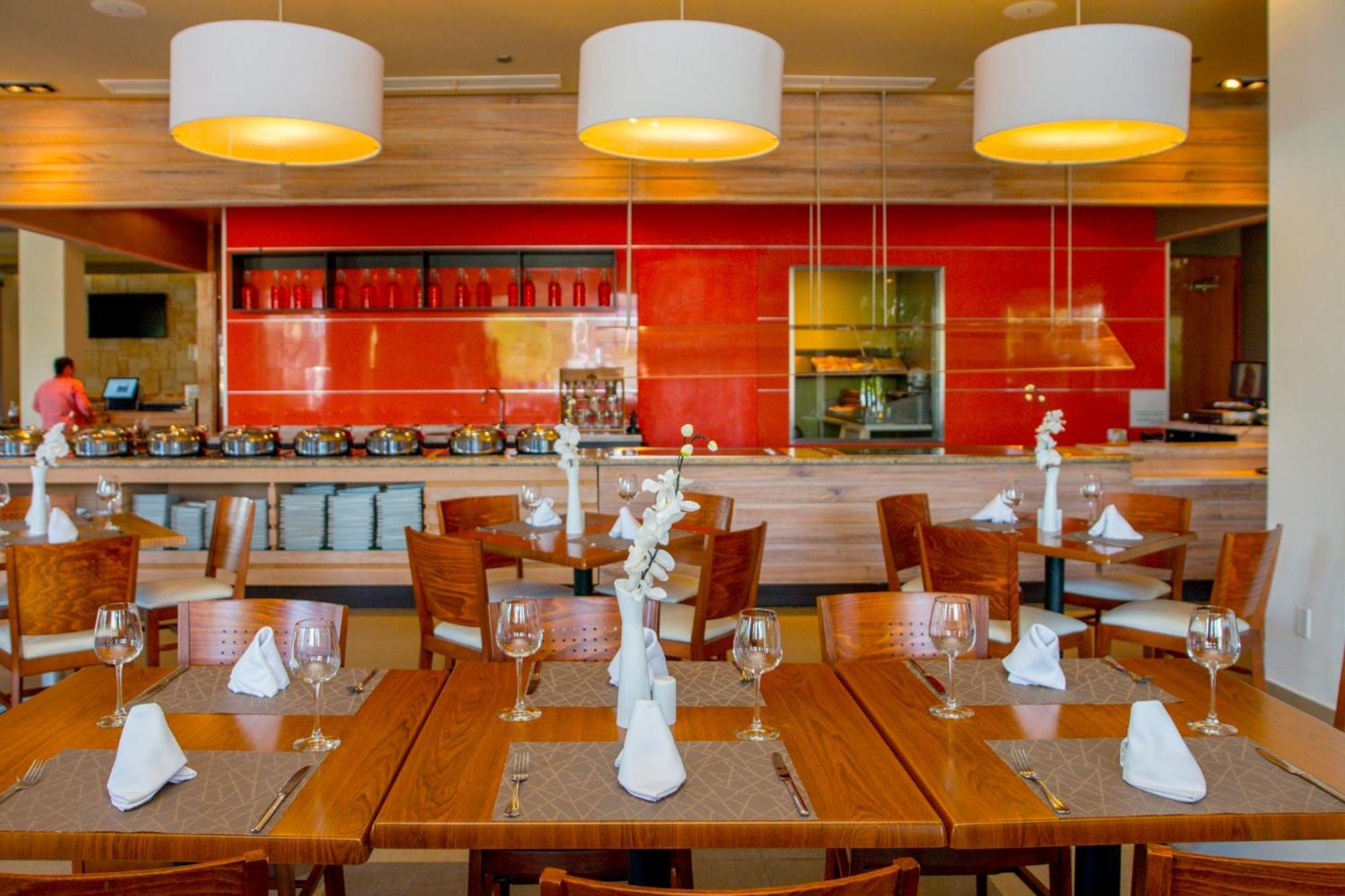 Hotel Holiday La Isla By Ihg