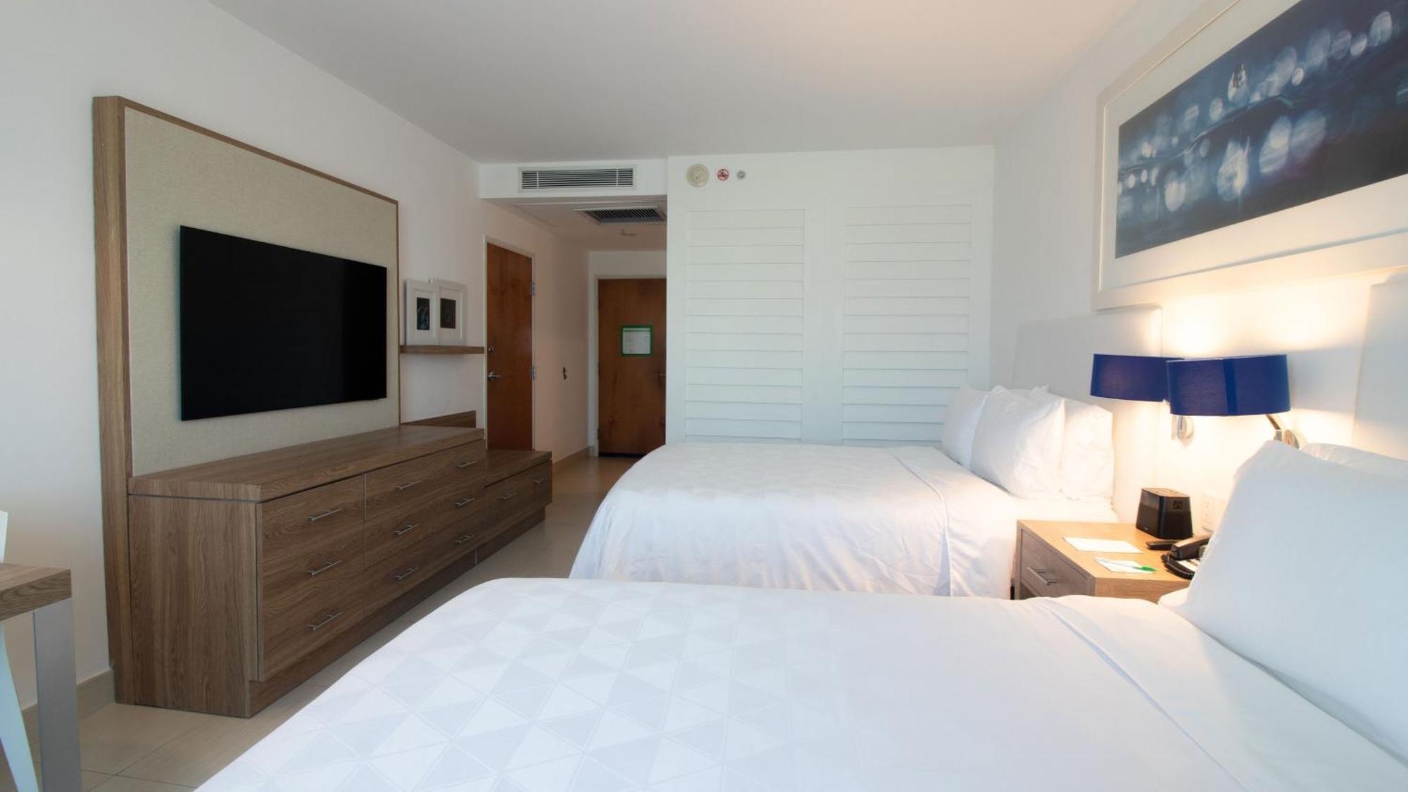 Holiday La Isla By Ihg Hotel 4*