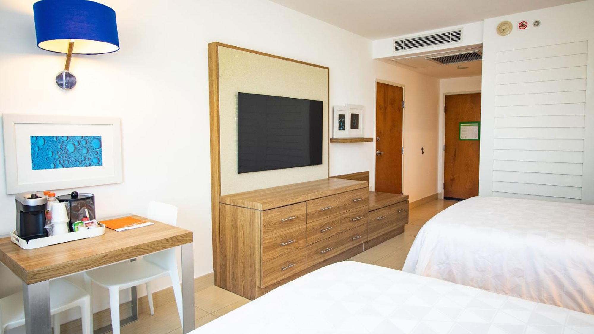 Hotel Holiday La Isla By Ihg
