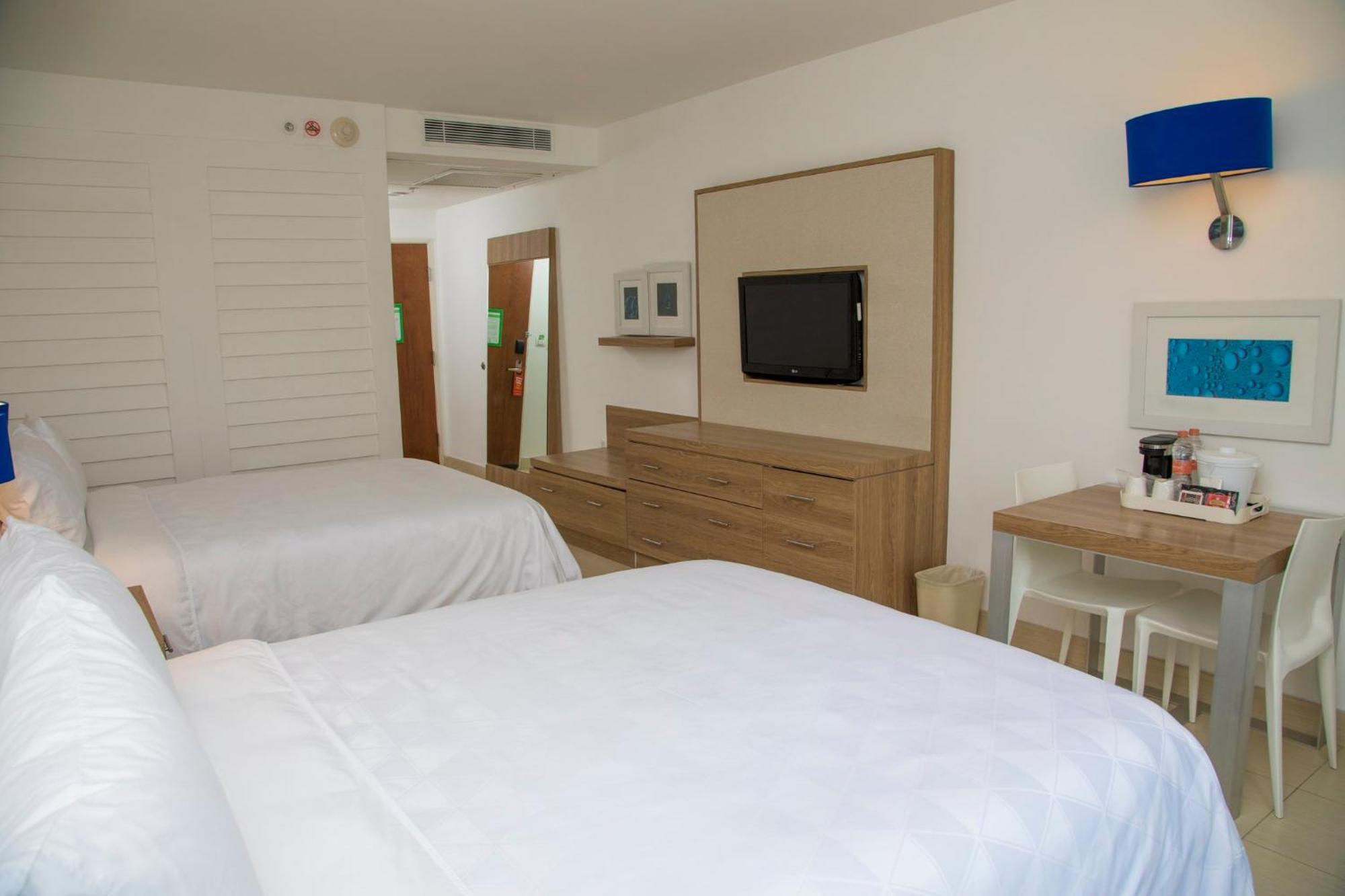 Hotel Holiday La Isla By Ihg
