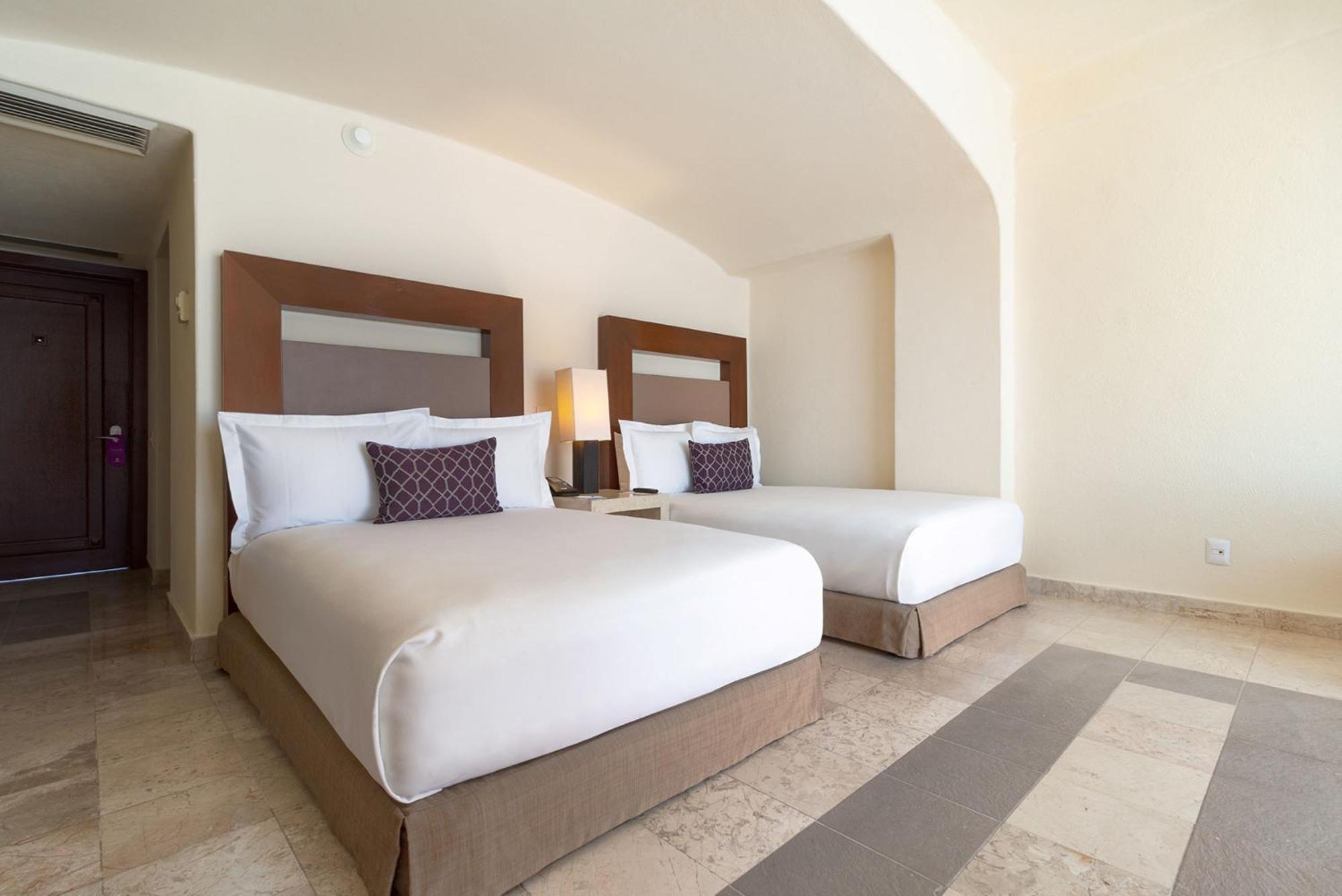 Camino Real Diamante Hotel