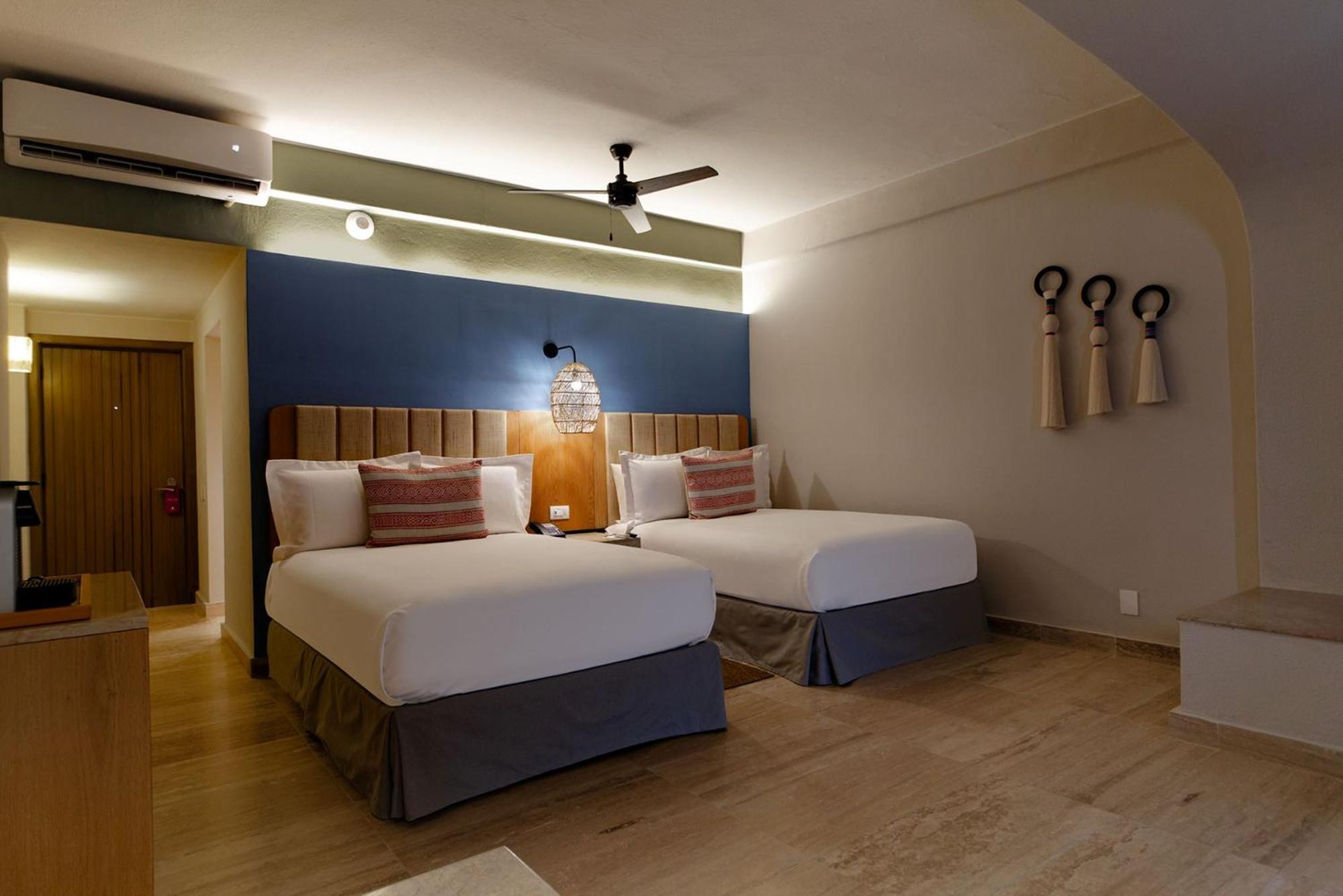 Camino Real Diamante Hotel
