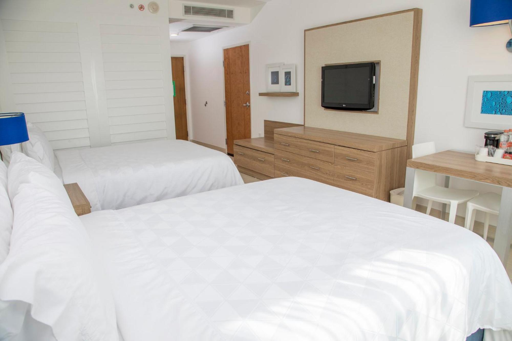 Holiday La Isla By Ihg Hotel 4*