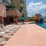 Comfortable Beachfront Apartment In Acapulco