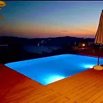 Espectacular Casa Familiar! Con Vista Increible!