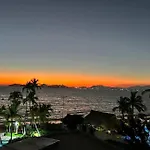 Depa A Orilla De Playa Y Vista Al Mar