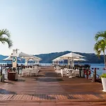 B Pichilingue Rooms & Beach Club