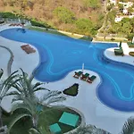 B Pichilingue Rooms & Beach Club