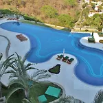 B Pichilingue Esmeralda Apt & Beach Club