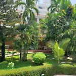 El Tropicano