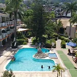 El Tropicano