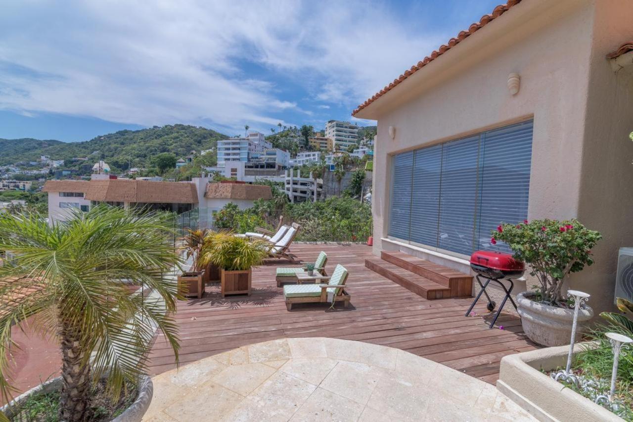 Tres, Villas Brisas, Guitarron Villa *