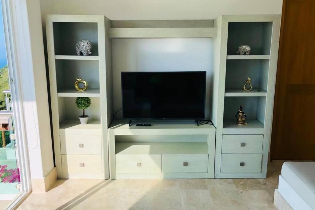 29 Palmetto * Acapulco
