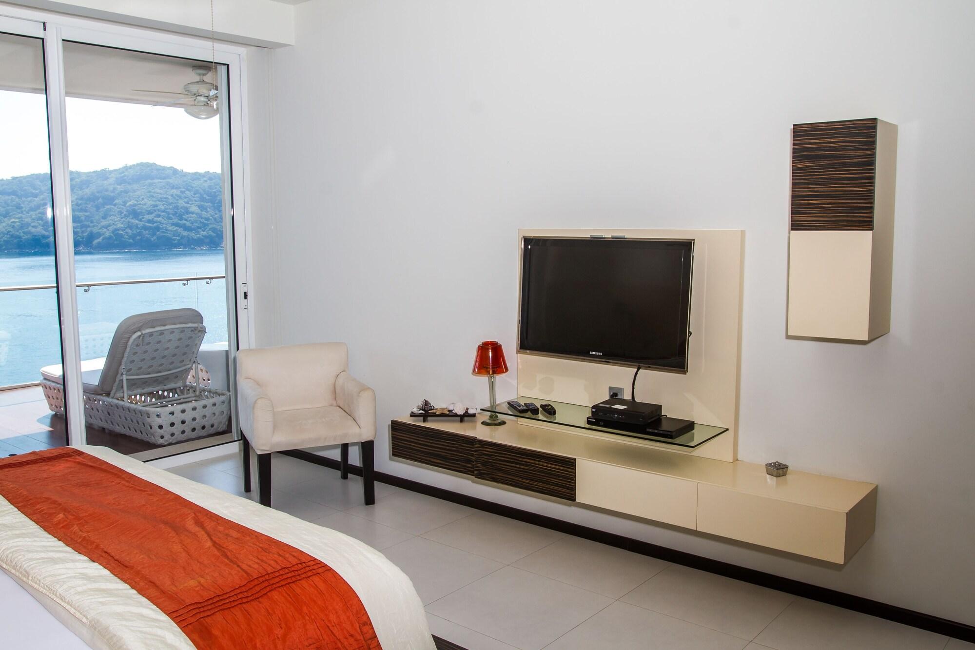 B Pichilingue & Club Acapulco