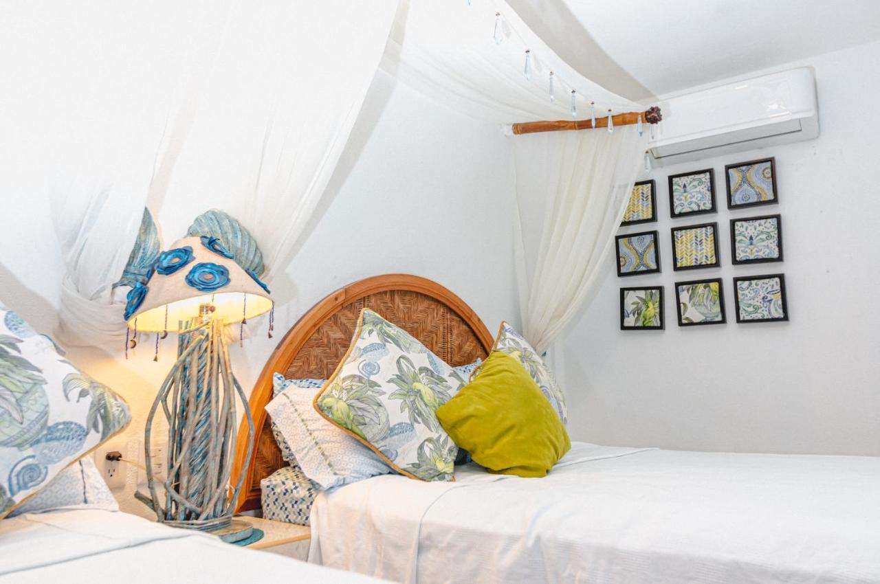 Monyoli & Boutique Acapulco
