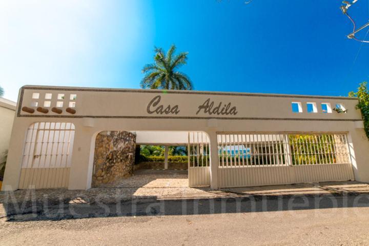 Villa Casa Pichilingue: Beachfront Paradise In Acapulco's Diamond Zone