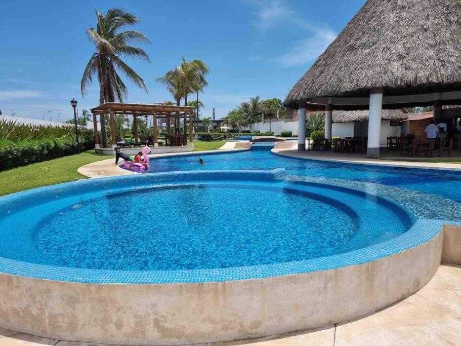 Hermosa Casa En Con Club De Playa.