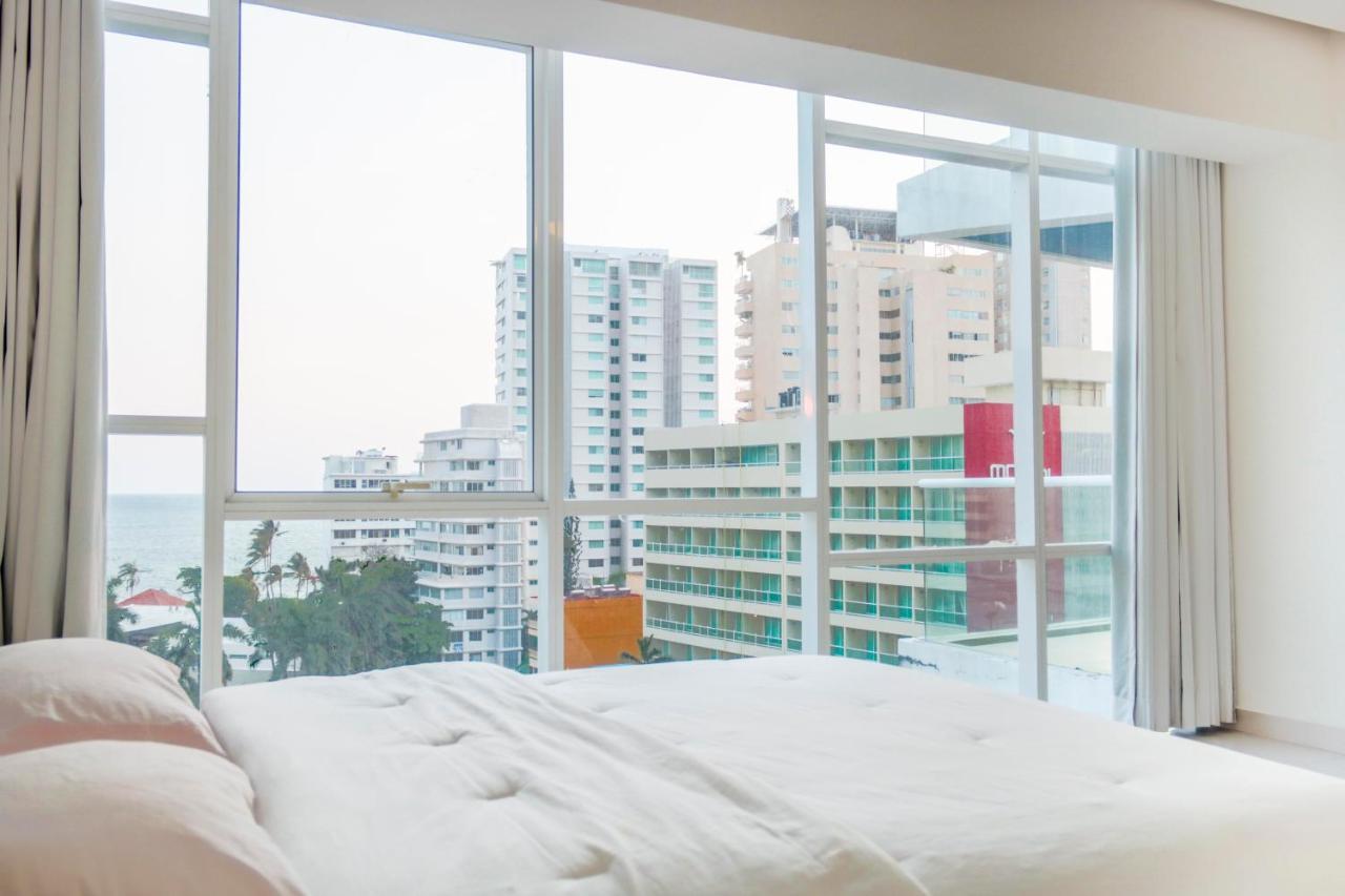 Hostpal Acqualina Skylife