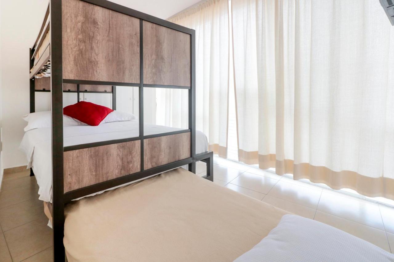 Apartamento Hostpal Acqualina Skylife
