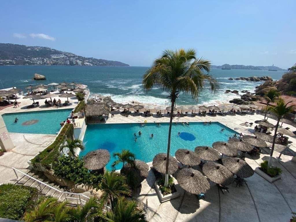 Hotel Torres Gemelas Vista Al Mar A Pie De Playa 4*