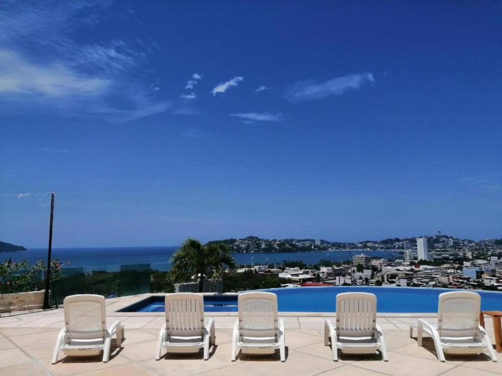 Bahia * Acapulco