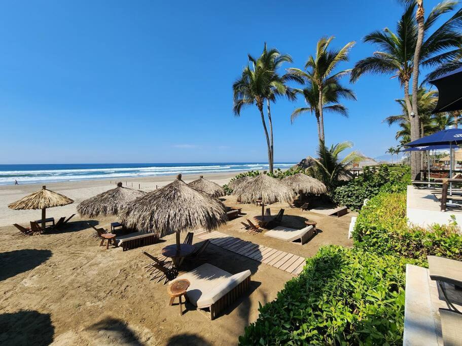 Style With Club Acapulco