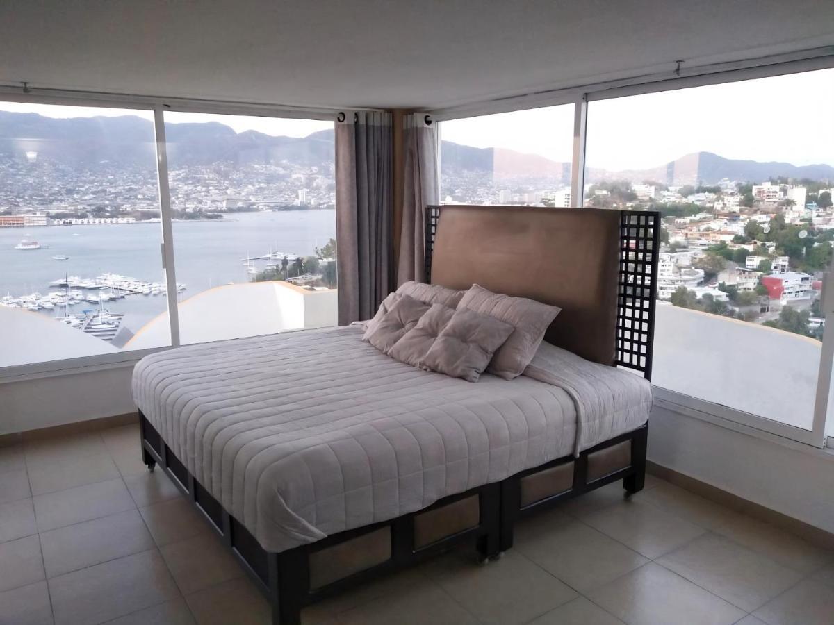 Twin Towers Caleta Acapulco