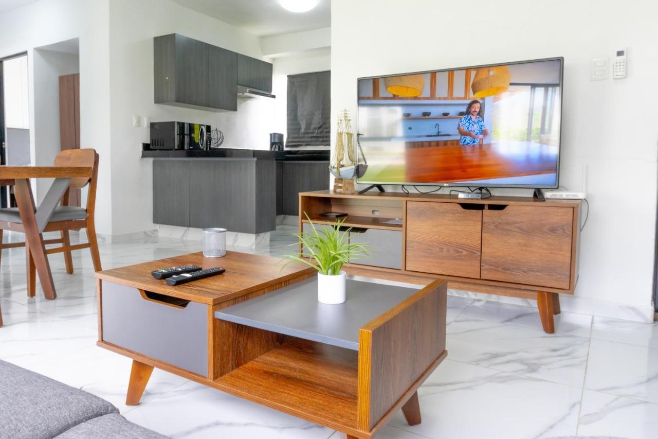Con Alberca Smarttv Y Jardin *