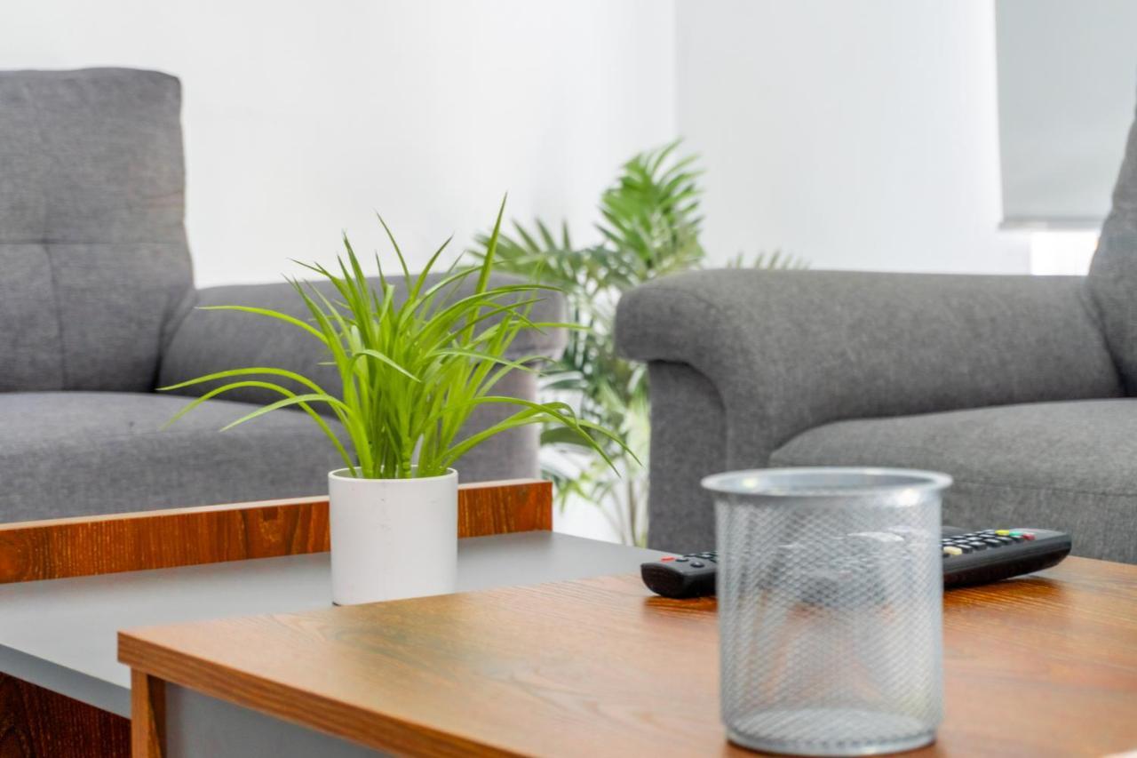 Con Alberca Smarttv Y Jardin