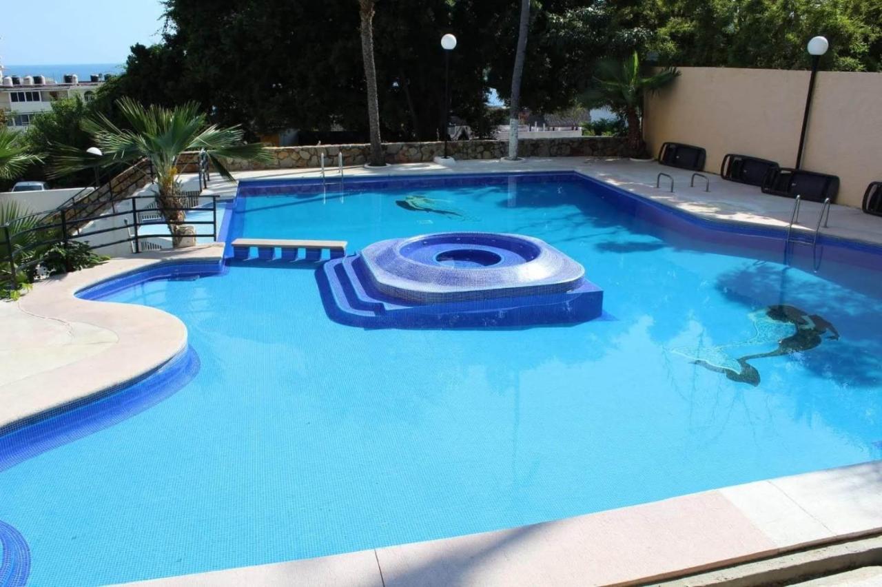 Torres Gemelas De Caleta/ Twin Towers Apartment *