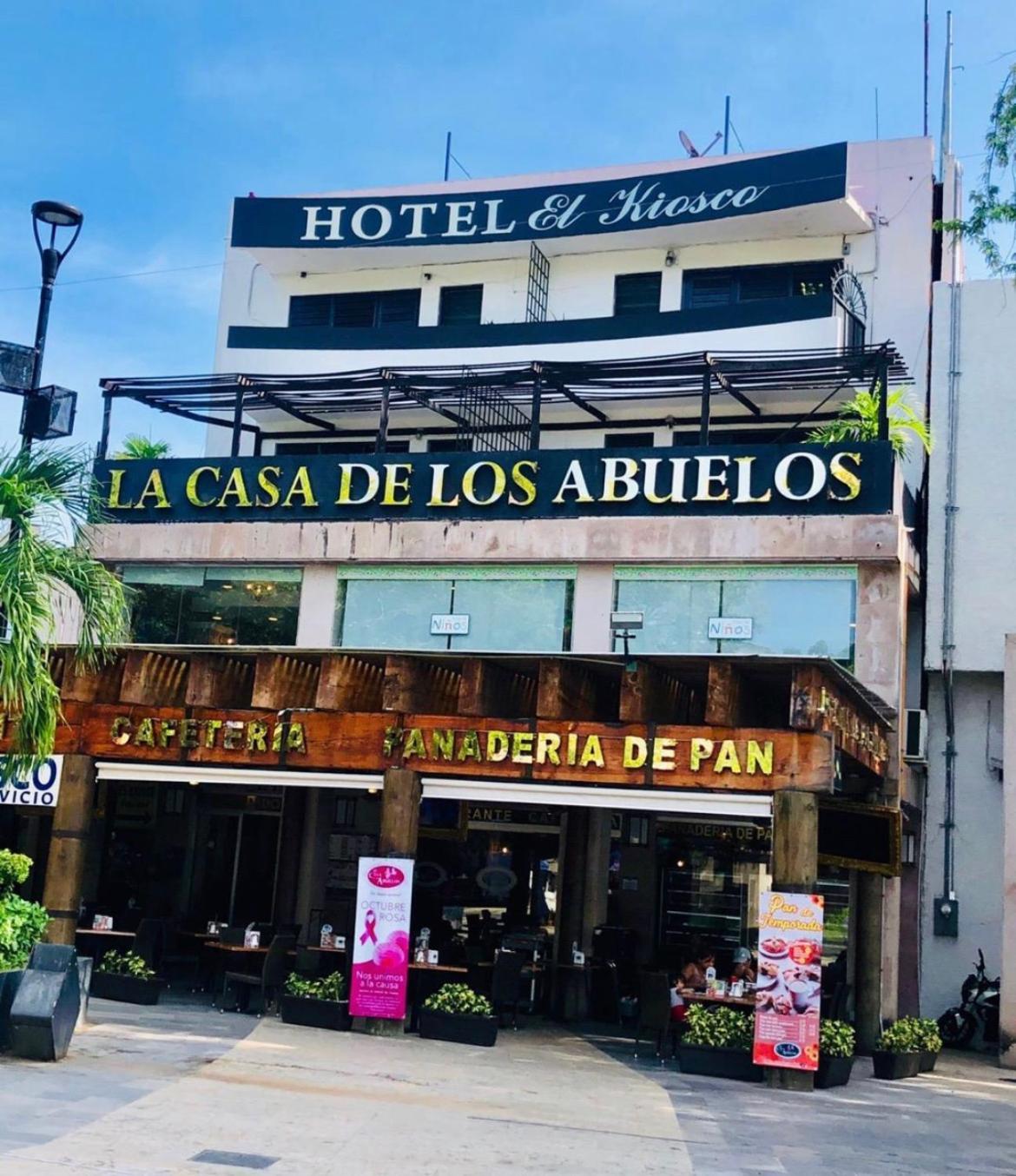 Zocalo Abuelos Hotel Acapulco