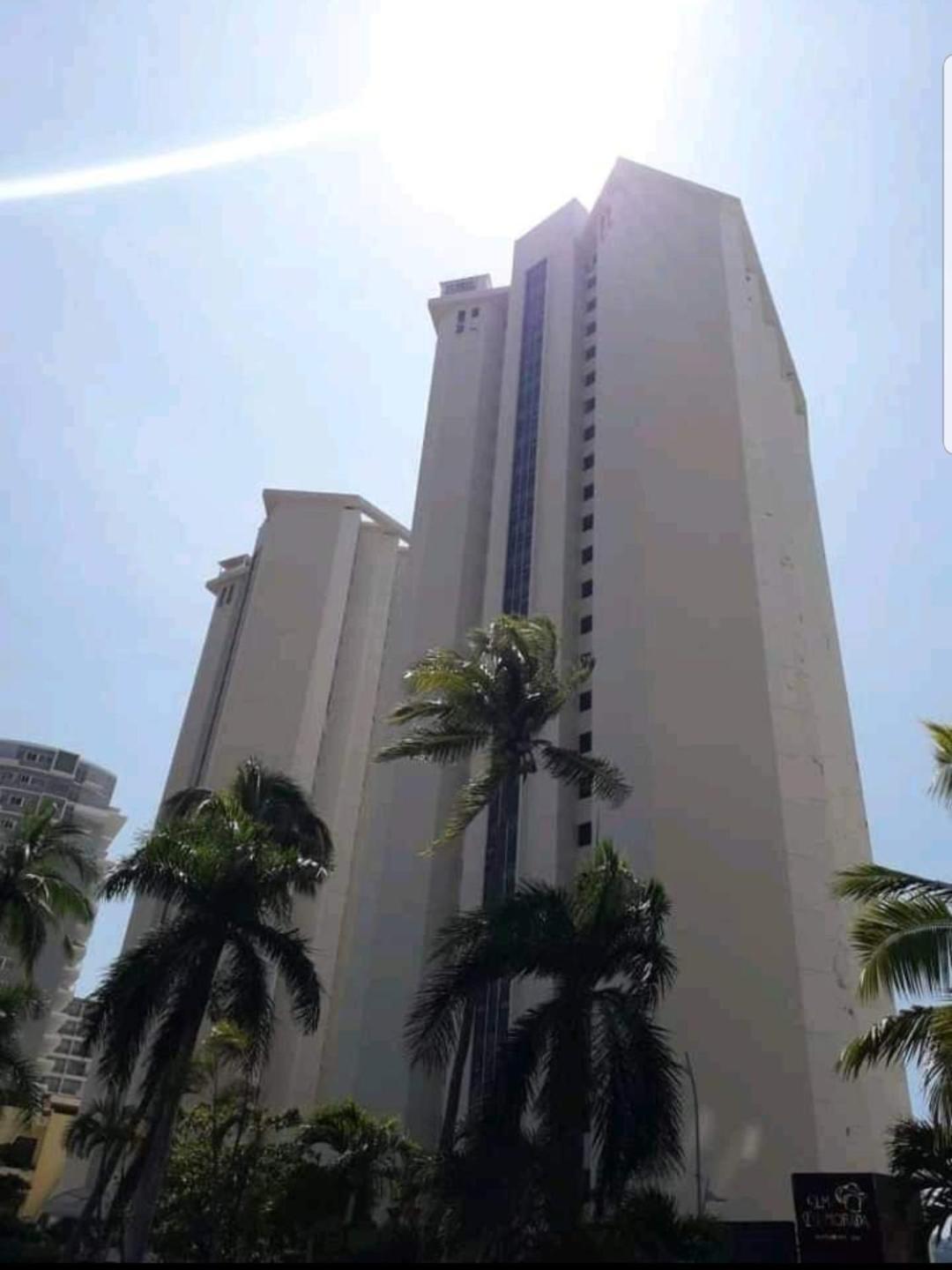 Hotel Torres Gemelas Vista Al Mar A Pie De Playa 4*
