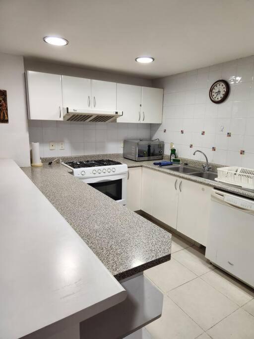 Departamento De Lujo. Seguridad 24. Playa A Pasos. Apartment *