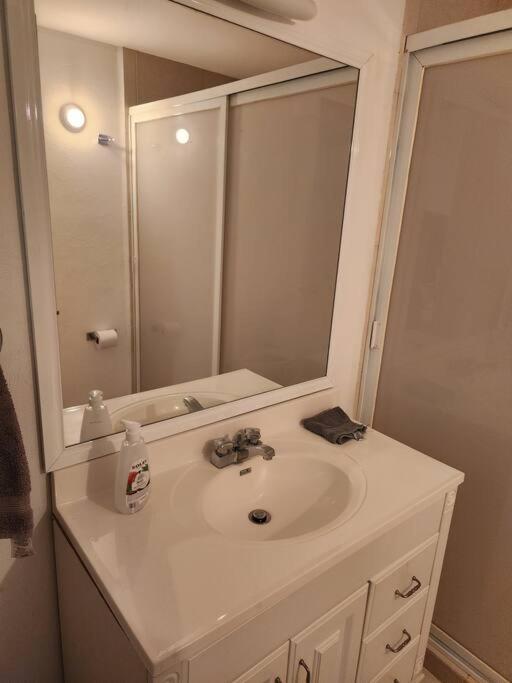 Departamento De Lujo. Seguridad 24. Playa A Pasos. * Acapulco