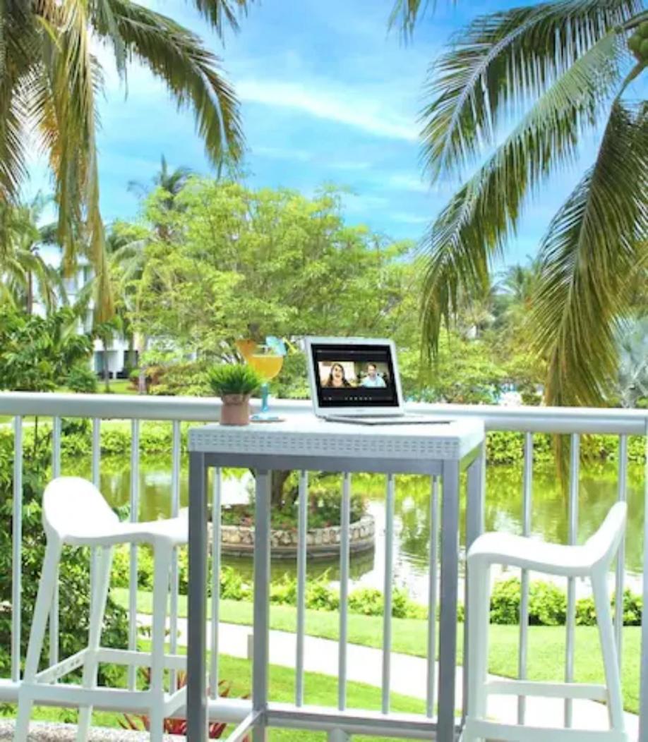Vista Al Con Balcon En Mayan Lakes