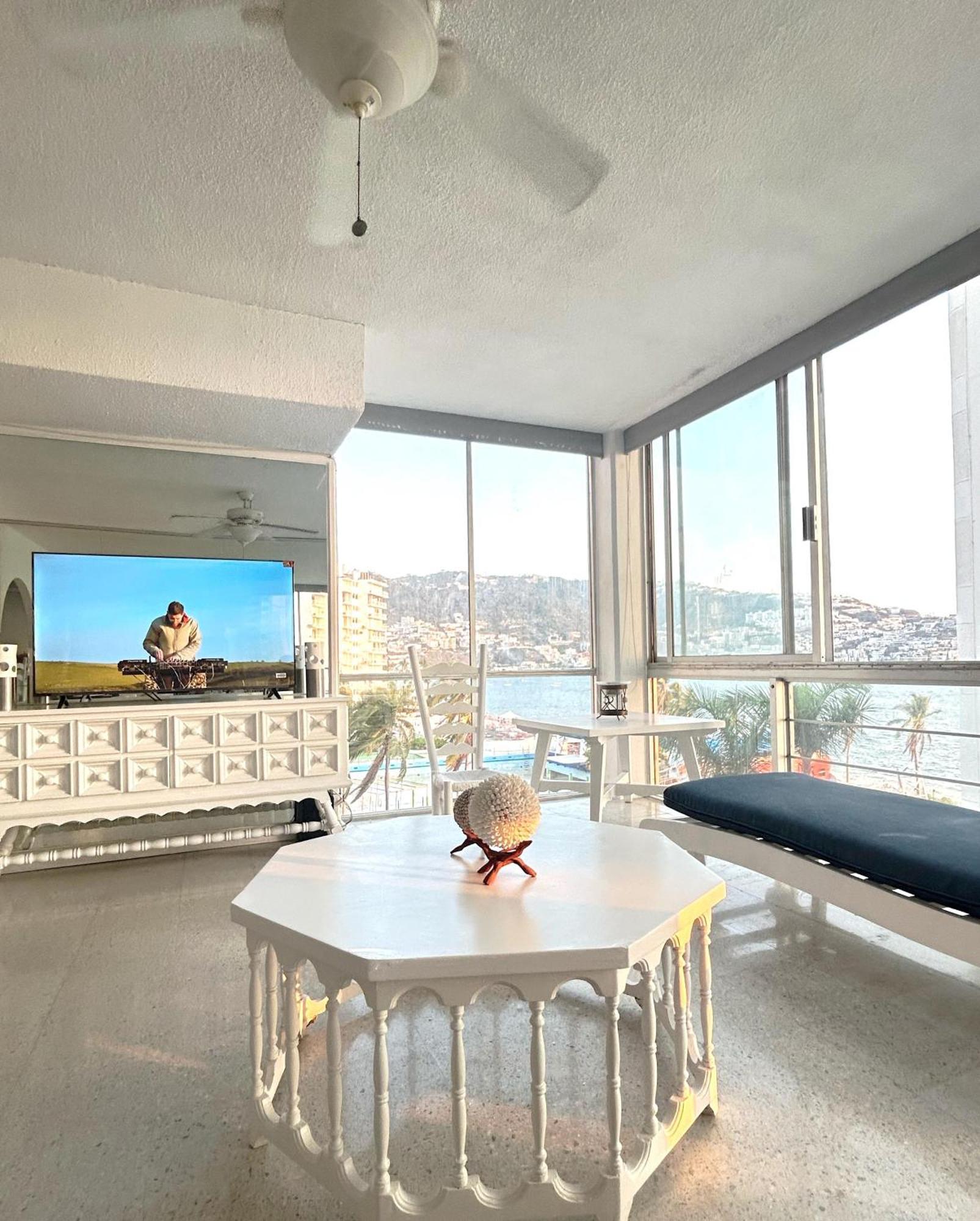 Best Location Steps From The Beach Apartment Acapulco