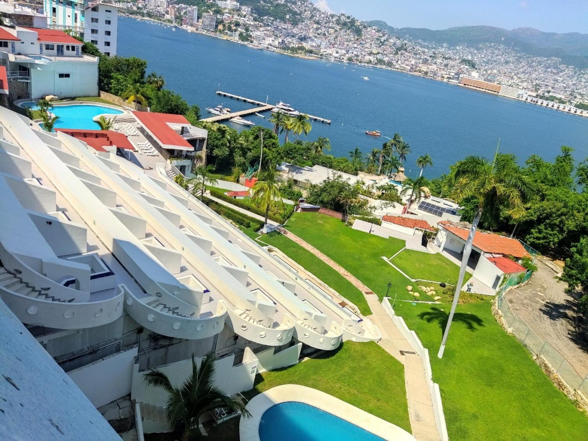 Aristos Hotel 4*