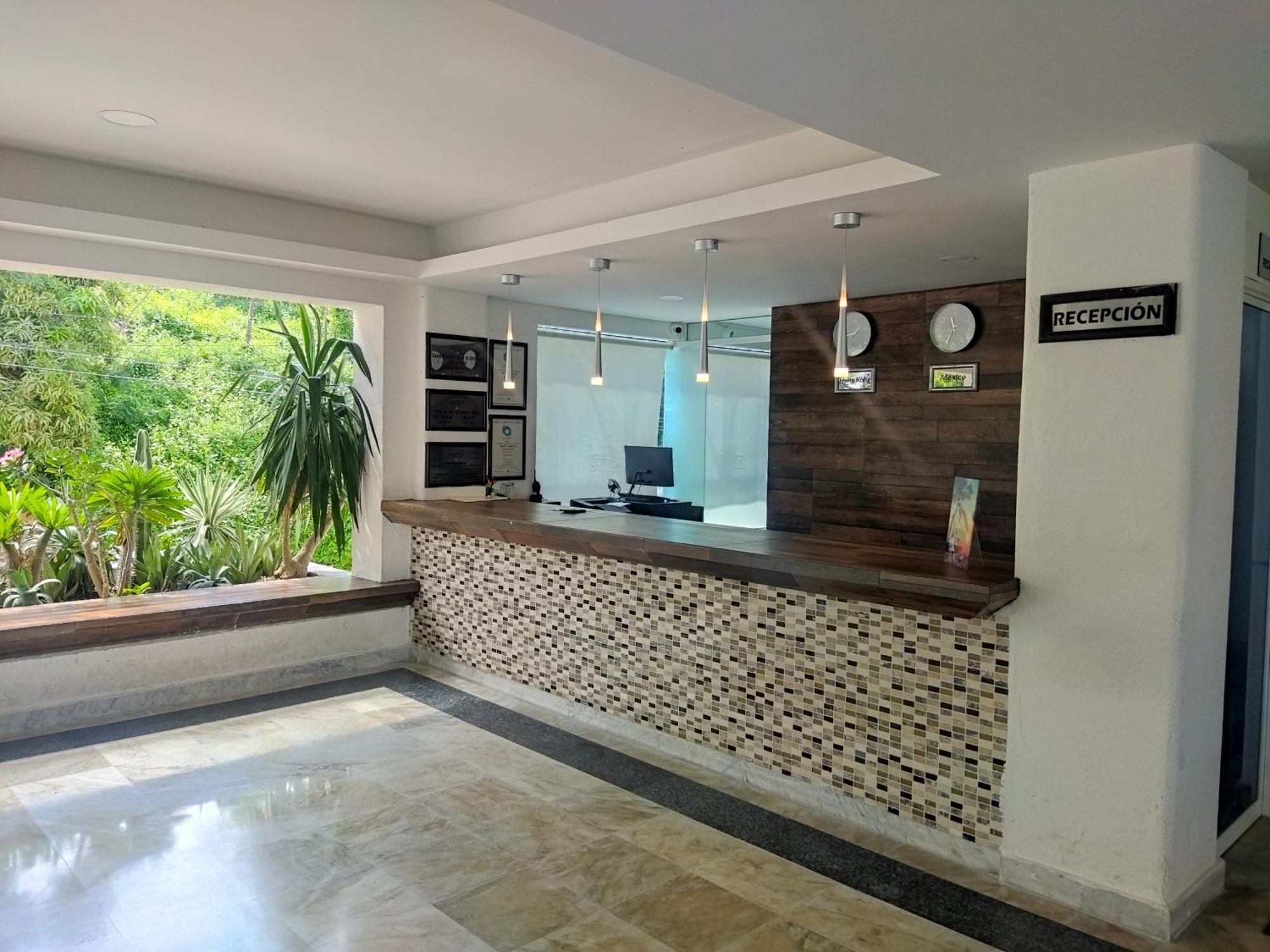 Aristos Hotel