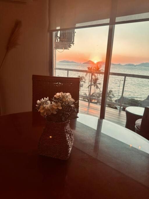 Depa A Orilla De Playa Y Vista Al Mar Acapulco