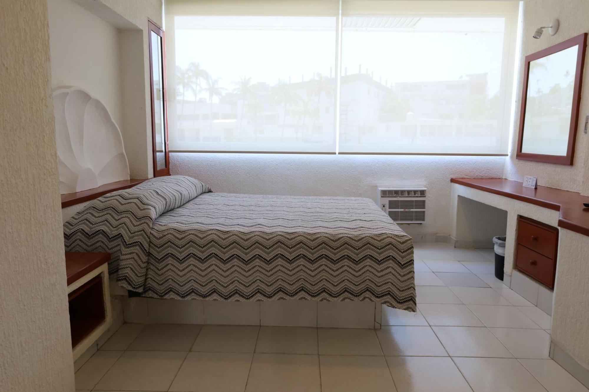 Aristos Acapulco