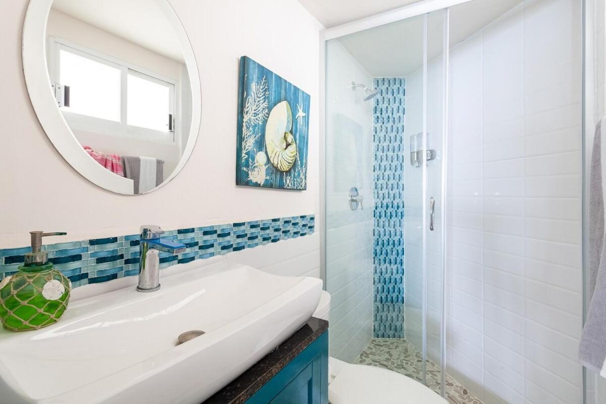 Great Beachfront Condo,11th Floor, Great View! *