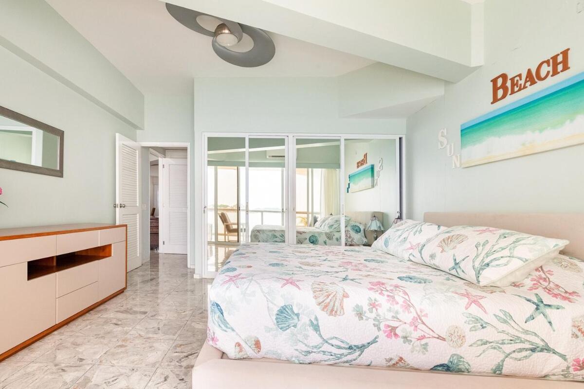 Great Beachfront Condo,11th Floor, Great View! Apartment *