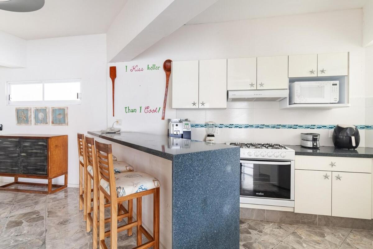 Great Beachfront Condo,11th Floor, Great View!